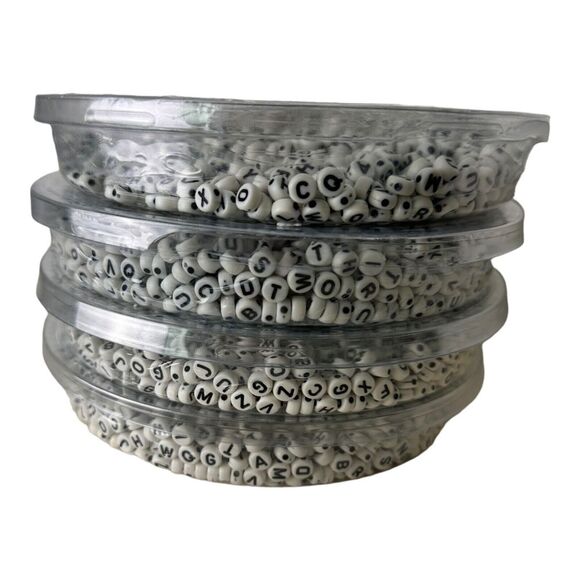 Letter Beads Round Friendship Bracelets 4mm Swifties 2000 Beads Black & White - Picture 4 of 4